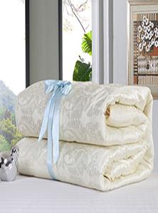 桑蚕丝被与榨蚕丝被的区别有哪些？